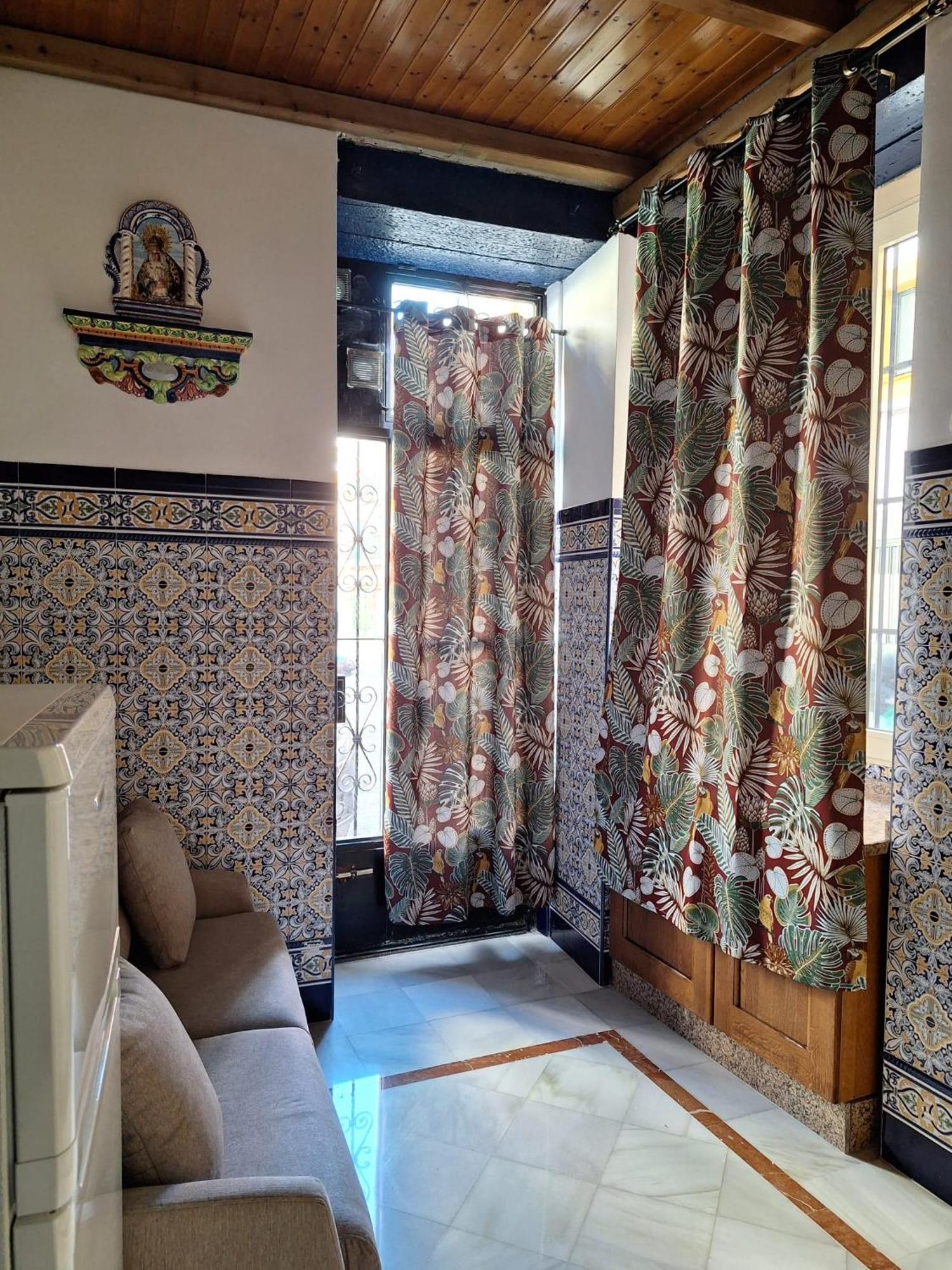 Apartamento Plaza San Roman Севиля Екстериор снимка