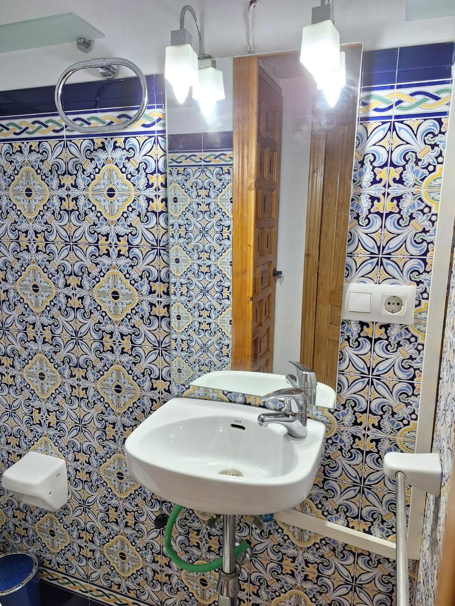 Apartamento Plaza San Roman Севиля Екстериор снимка